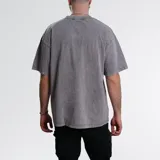 Pack de cuatro remeras de algodón grueso con efecto acid wash, corte loose fit. Incluye una remera negra, una gris, una marrón y una beige.