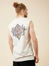 Musculosa color crema con logo Rusty estampado en el pecho.