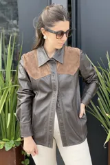 Camisa de cuero ovino italiano color camel, hecha a mano en Uruguay. Sin forro, con broches en frente y puños, bolsillos a los costados.