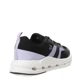 Championes urbanos color blanco con detalles en negro y naranja.