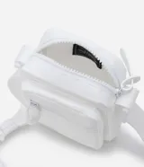 Bolso mini bandolera color blanco con correa ajustable, cierre de cremallera y bolsillo frontal con cremallera.