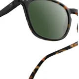 Lentes de sol Izipizi modelo Sun E, con montura marrón carey y lentes verdes polarizadas.