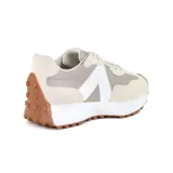 Championes deportivos American Sport modelo Lyra, color gris claro con detalles en blanco y suela marrón.