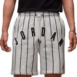 Short blanco con rayas verticales negras y logo Jordan en color rojo.