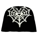 Gorro de lana negro con diseño de telaraña blanca en el frente.