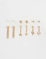 Set de seis pares de aros dorados con diferentes dijes: perlas, manos de Fátima con strass, bolitas, cadenas, estrellas y serpientes.