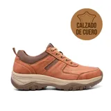 Zapato casual de cuero negro, con cordones y suela de goma gris.