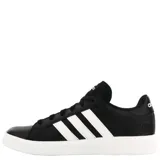 Championes Adidas Grand Court Base 2.0, color negro con las tres tiras blancas, de estilo urbano.