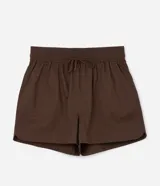 Short comfy marrón de sarga de algodón BCI, con cintura elástica, lazo y bolsillos laterales. Diseño Curve & Plus Size.