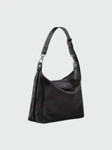 Bolso hobo negro de tamaño mediano con correa ajustable para el hombro.