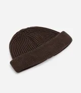 Gorro corto tipo beanie color beige, tejido en lana acrílica con textura acanalada.