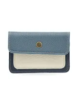 Porta documentos de cuero vacuno azul denim y blanco, con bolsillo frontal para documento de identidad o tarjeta de crédito.