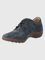 Zapato acordonado de cuero azul con suela marrón de goma.