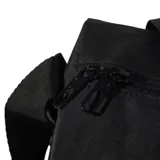 Bolso Adidas Linear Duffel XS, color negro con logo blanco. Cuenta con doble asa de mano y correa de hombro ajustable. Ideal para transportar ropa deportiva y accesorios.