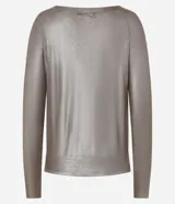 Blusa negra de punto liviano con escote redondo, manga larga y sisa raglán. Tiene una malla con lámina metálica.