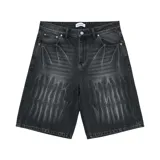 Bermuda de jean negro con lavado ácido gris, corte baggy y bolsillos grandes. Presenta bordados plateados y blancos, cierres y botón personalizado.