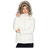 Campera puffer blanca con capucha con borde de piel sintética desmontable, cierre frontal con cremallera, bolsillos laterales con cierre y logo bordado en el pecho y la espalda.