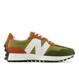 Championes de hombre con diseño contemporáneo en tonos verde olive y naranja, con suela de relieve inspirada en el trail.