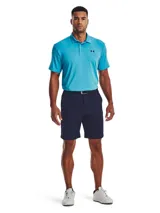 Short de golf azul marino con cinturón negro.