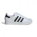 Championes Adidas Superstar II, color blanco con detalles en negro, con las tres tiras características de la marca en los laterales y puntera de goma.