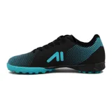 Zapatillas de fútbol color negro y azul, con diseño de agarre para césped sintético.