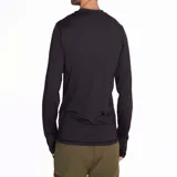 Remera de hombre de manga larga color negro, con logo de la marca Merrell estampado en blanco en el pecho.