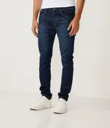 Pantalón de jean skinny azul oscuro, marca Blue Steel, confeccionado en 99% algodón y 1% elastano.