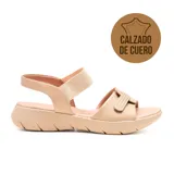 Sandalias negras de cuero con ajuste de velcro y elástico.