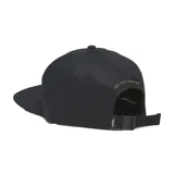 Gorra negra de Vans con parche bordado del Monstruo Comegalletas de Sesame Street comiendo galletas, sobre un círculo amarillo.
