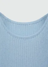 Top rosa de punto canalé con cuello redondo y sin mangas.