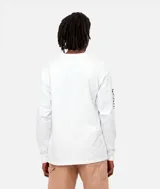Remera blanca de manga larga con estampado de un personaje viendo televisión y la frase "Static Magic".