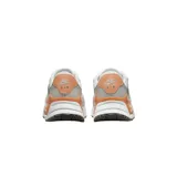 Zapatillas deportivas de mujer con amortiguación Nike Air visible y parte superior elegante inspirada en los 80.