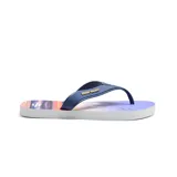 Sandalia ojota Mormaii Lia para mujer, con base estampada en tonos violeta, celeste, naranja y blanco, y tiras de goma azul con el logo de la marca.