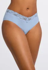 Panty corte hipster de lycra blanca con estampado floral y borde de encaje.