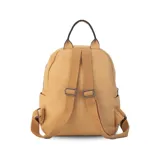 Mochila bordeaux de símil cuero con cierres metálicos, doble bolsillo frontal, asa de mano y correas regulables en galón.