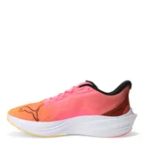 Championes de running Puma modelo Darter Pro para hombre, color negro con detalles en plateado y blanco. Cuentan con una parte superior de malla transpirable, entresuela Profoam para amortiguación reactiva y cierre de cordones.