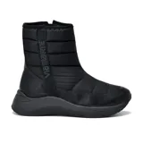 Bota casual de caña media color negro, con diseño acolchado y cierre lateral.