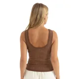 Remera sin mangas marrón con escote redondo y tejido de punto con patrón geométrico en tonos marrones.