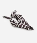 Pañuelo de satén con estampado de cebra en tonos marrón oscuro y beige. Accesorio de moda para el cabello.