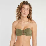 Top de bikini bandeau color verde oliva con textura brillante y detalle de pedrería dorada en el centro.