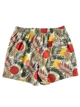 Short de baño blanco con estampado de hojas de palmera en tonos verde, rojo y amarillo.