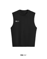 Musculosa negra con estampado de ángeles armados en la espalda y logo de la marca en el frente.