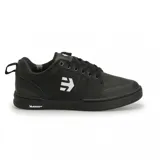 Championes Etnies Camber Michelin negros con logo blanco en el lateral y suela Michelin.