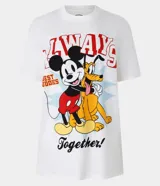 Remera blanca de algodón con cuello redondo y mangas cortas. Estampado frontal de Mickey Mouse y Pluto con la frase 'Always Together!'.