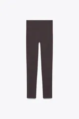 Calza capri de lycra color marrón oscuro, tiro alto y tejido combinado en tul a tono.