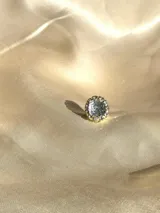 Caravana dorada con strass de 1cm de diámetro.