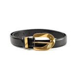 Cinturón de cuero vacuno negro de 2,9 cm de ancho con hebilla metálica dorada ovalada.
