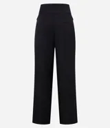 Pantalón de vestir negro, de corte wide leg, con cintura alta, bolsillos laterales y traseros.