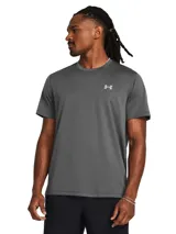 Remera deportiva gris de Under Armour, modelo Launch, con cuello redondo y mangas cortas. Logo de la marca estampado en el pecho.