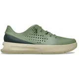 Championes Crocs Inmotion Heel Block Pacer color verde oliva con detalles en negro y beige. Fabricados con tecnología LiteRide™ y Free Feel Technology™ para mayor comodidad y flexibilidad.